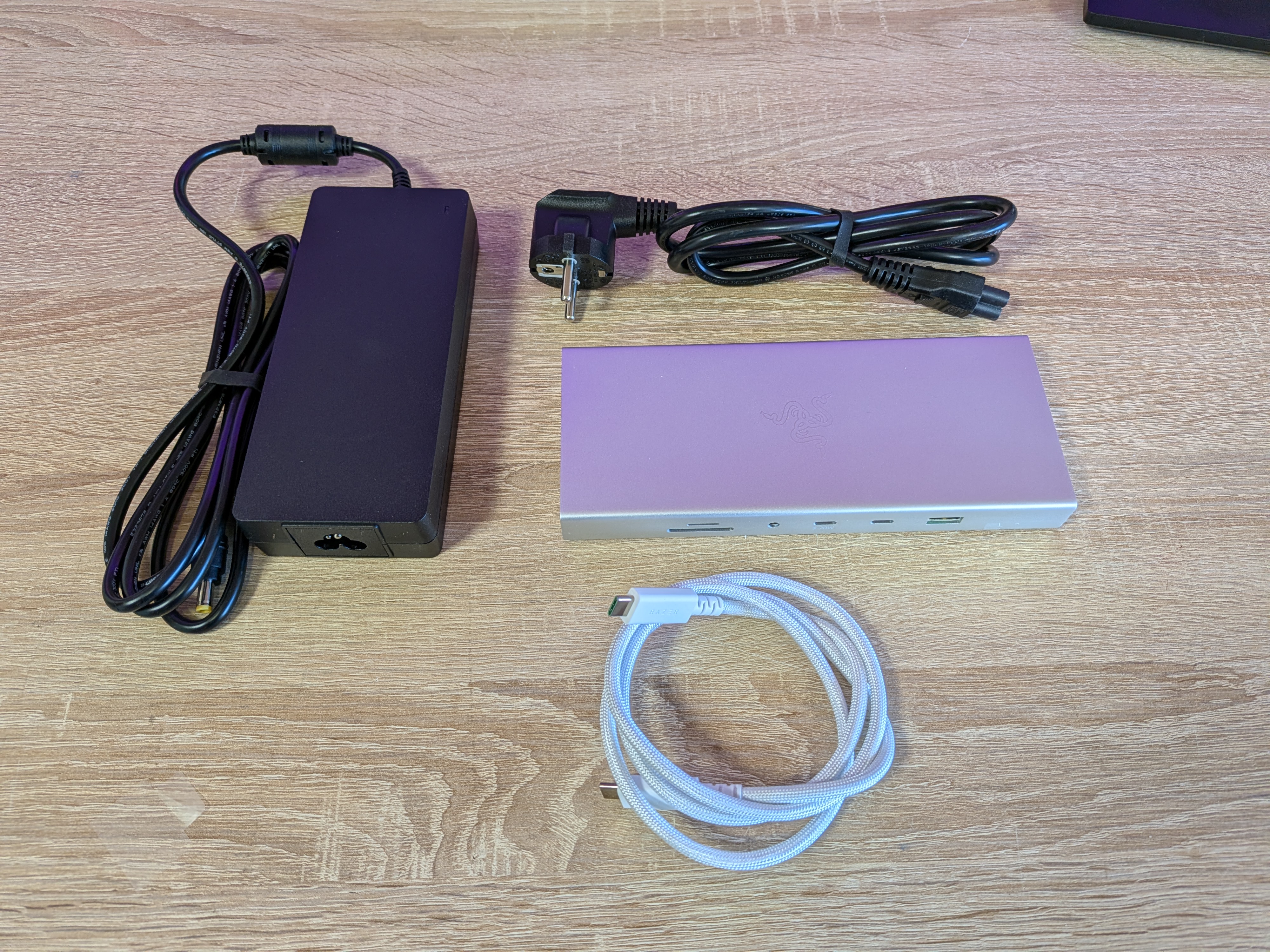 Razer USB 4 Dock tilbehør.jpg